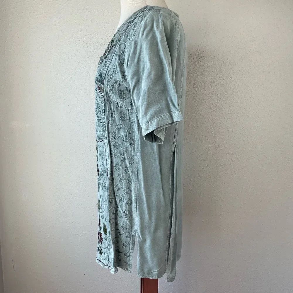 Cubicle Button Down Tunic Top Size S EUC - Picture 4 of 6